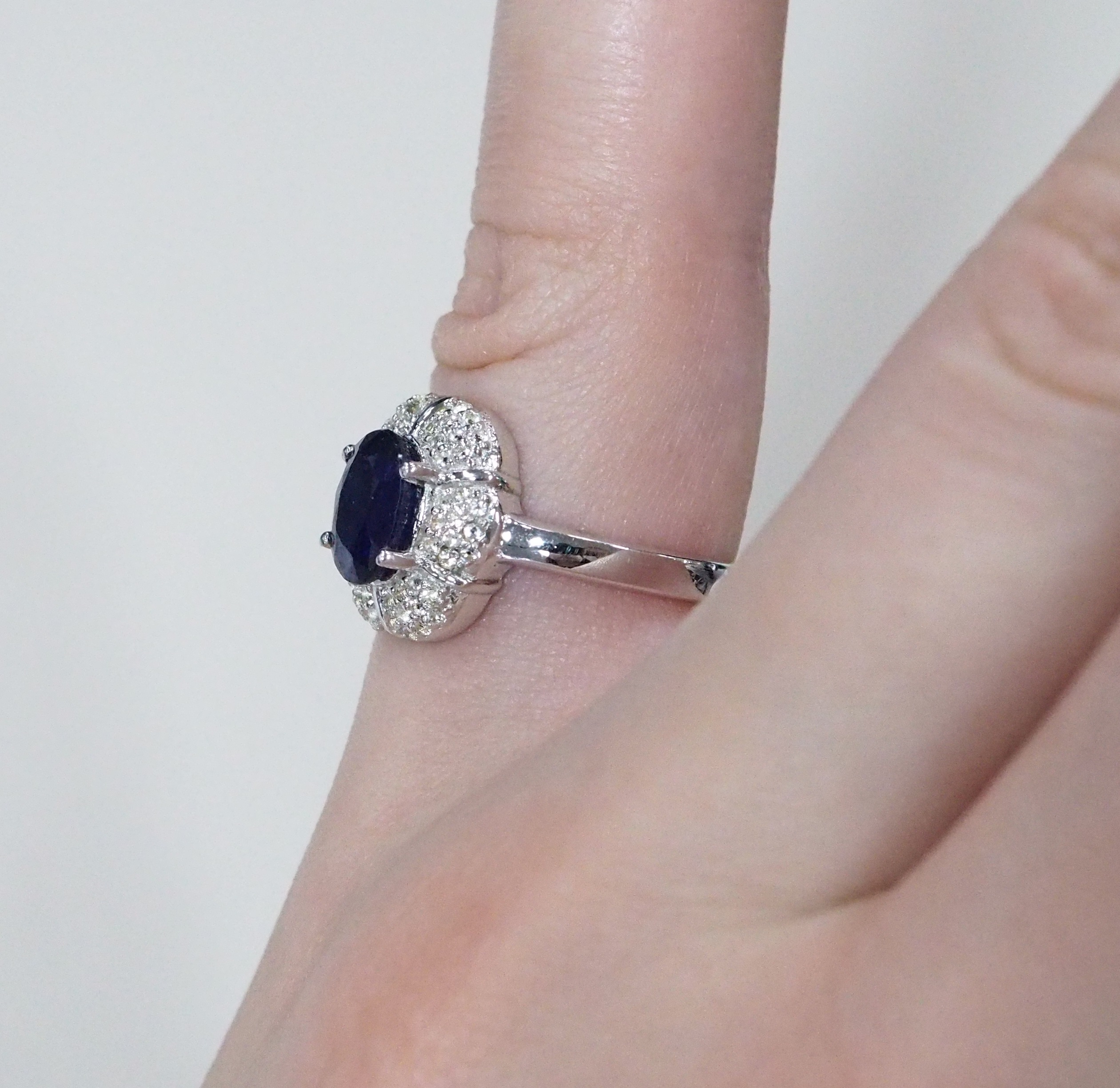 Серебряное кольцо с сапфиром